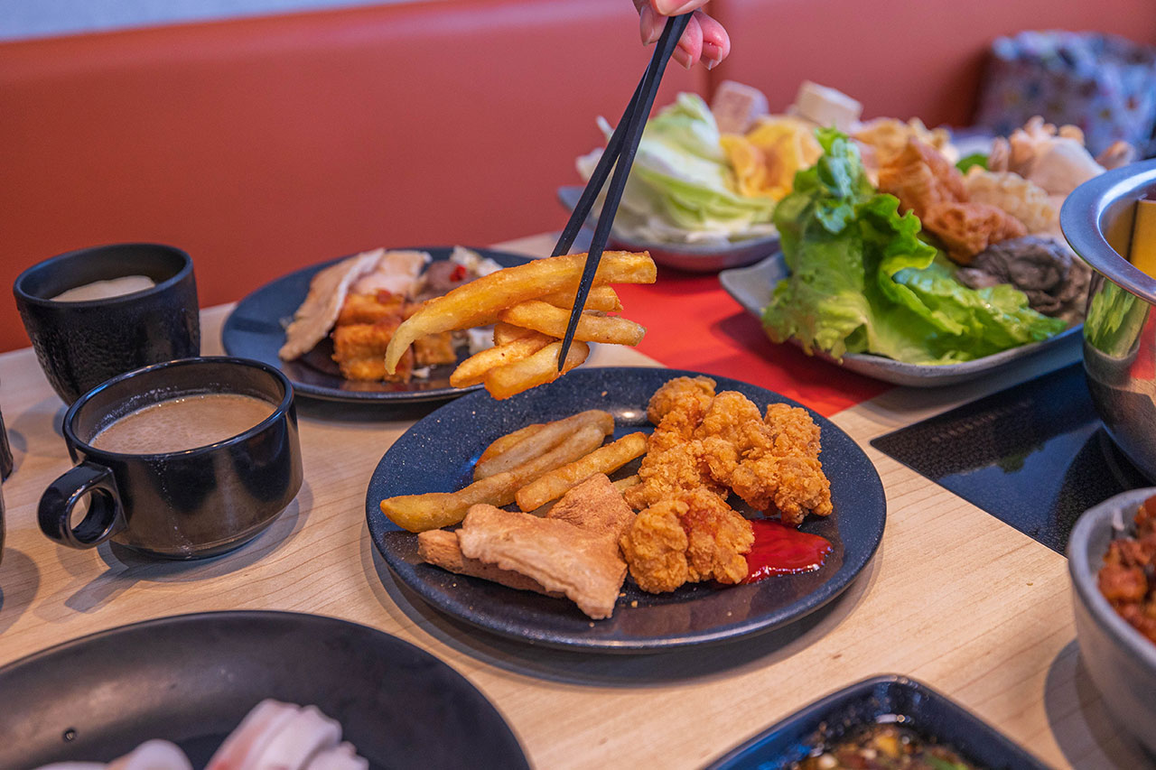 一個圓鍋｜台南超狂499起吃到飽火鍋，牛豬雞海鮮甜點剉冰近80樣自助吧美食，讓你一次吃到飽，必吃2026台南北區美食推薦 797