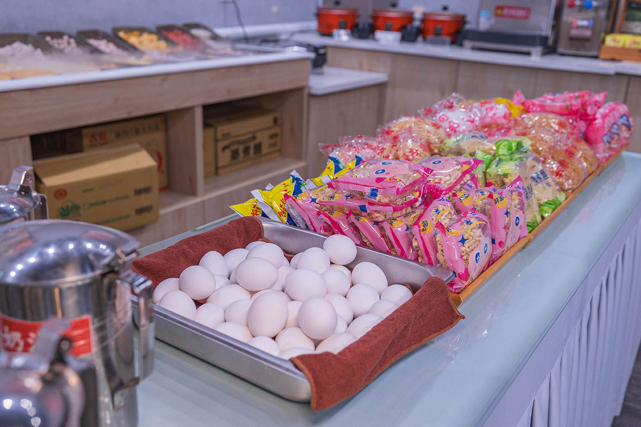 一個圓鍋｜台南超狂499起吃到飽火鍋，牛豬雞海鮮甜點剉冰近80樣自助吧美食，讓你一次吃到飽，必吃2026台南北區美食推薦 809