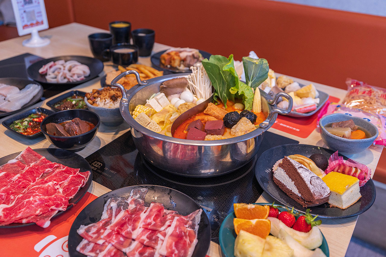 一個圓鍋｜台南超狂499起吃到飽火鍋，牛豬雞海鮮甜點剉冰近80樣自助吧美食，讓你一次吃到飽，必吃2026台南北區美食推薦