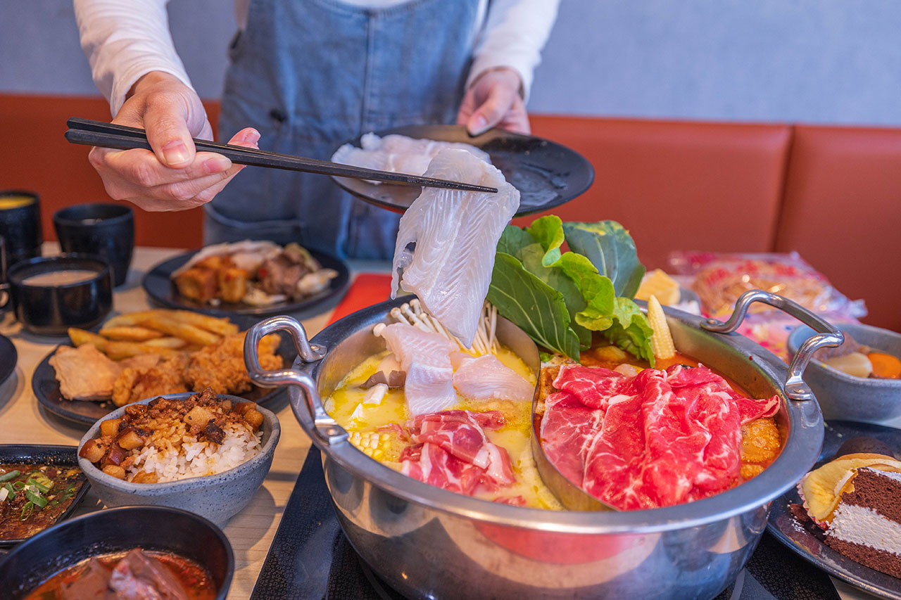 一個圓鍋｜台南超狂499起吃到飽火鍋，牛豬雞海鮮甜點剉冰近80樣自助吧美食，讓你一次吃到飽，必吃2026台南北區美食推薦 836