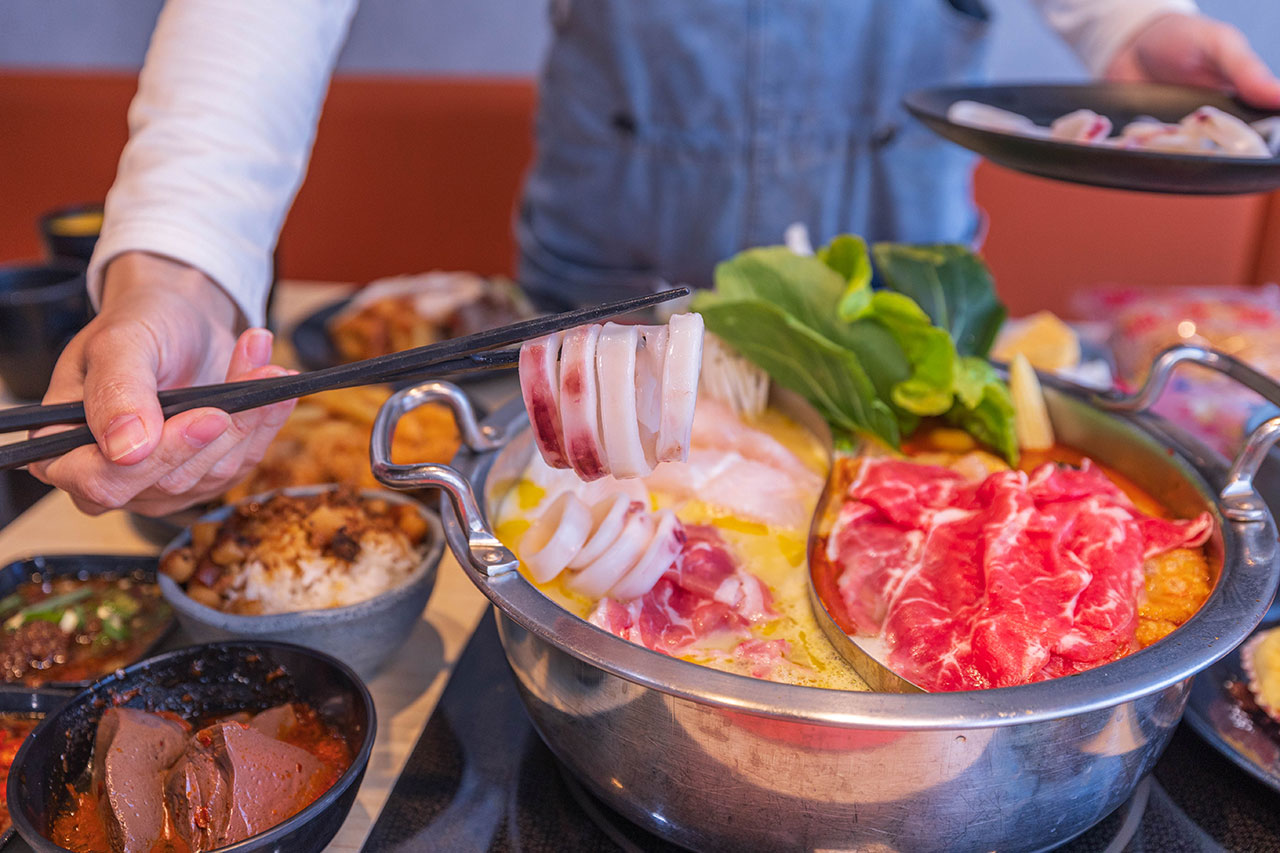 一個圓鍋｜台南超狂499起吃到飽火鍋，牛豬雞海鮮甜點剉冰近80樣自助吧美食，讓你一次吃到飽，必吃2026台南北區美食推薦 834