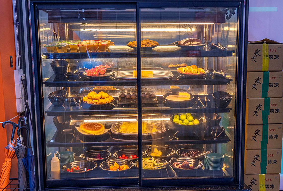 一個圓鍋｜台南超狂499起吃到飽火鍋，牛豬雞海鮮甜點剉冰近80樣自助吧美食，讓你一次吃到飽，必吃2026台南北區美食推薦 838