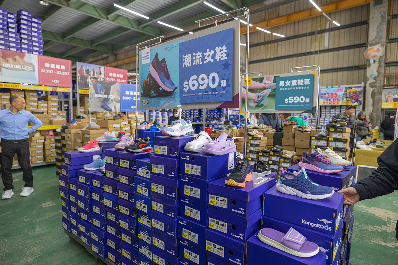 美力運動世界 台中中清特賣會開倉!童鞋、休閒鞋、戶外運動鞋早鳥全館下殺1折起,還有早鳥活動特賣金額再打8折,最新大雅鞋子特賣會報到! 80 美力運動世界 台中中清特賣會開倉!童鞋、休閒鞋、戶外運動鞋早鳥全館下殺1折起,還有早鳥活動特賣金額再打8折,最新大雅鞋子特賣會報到! 79