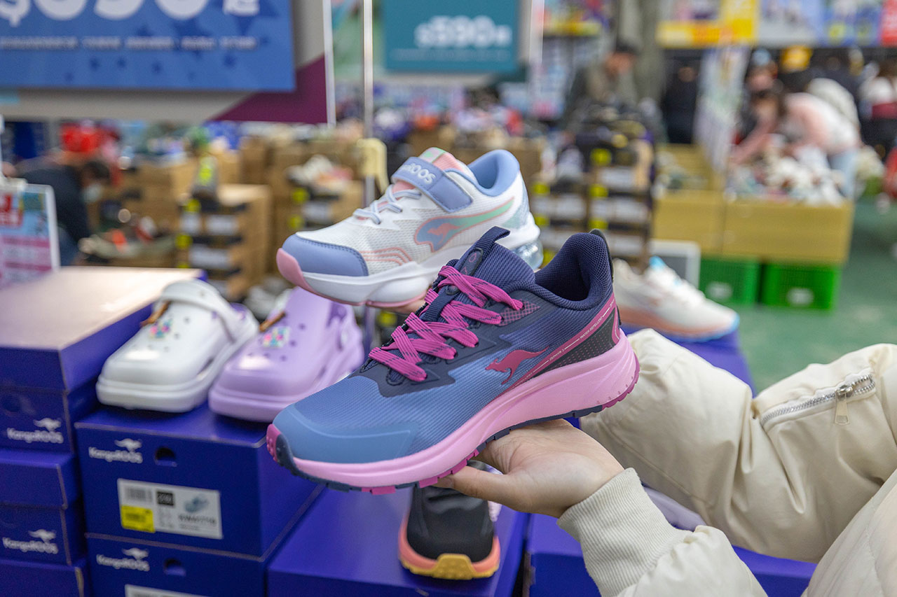 美力運動世界 台中中清特賣會開倉!童鞋、休閒鞋、戶外運動鞋早鳥全館下殺1折起,還有早鳥活動特賣金額再打8折,最新大雅鞋子特賣會報到! 84 美力運動世界 台中中清特賣會開倉!童鞋、休閒鞋、戶外運動鞋早鳥全館下殺1折起,還有早鳥活動特賣金額再打8折,最新大雅鞋子特賣會報到! 83