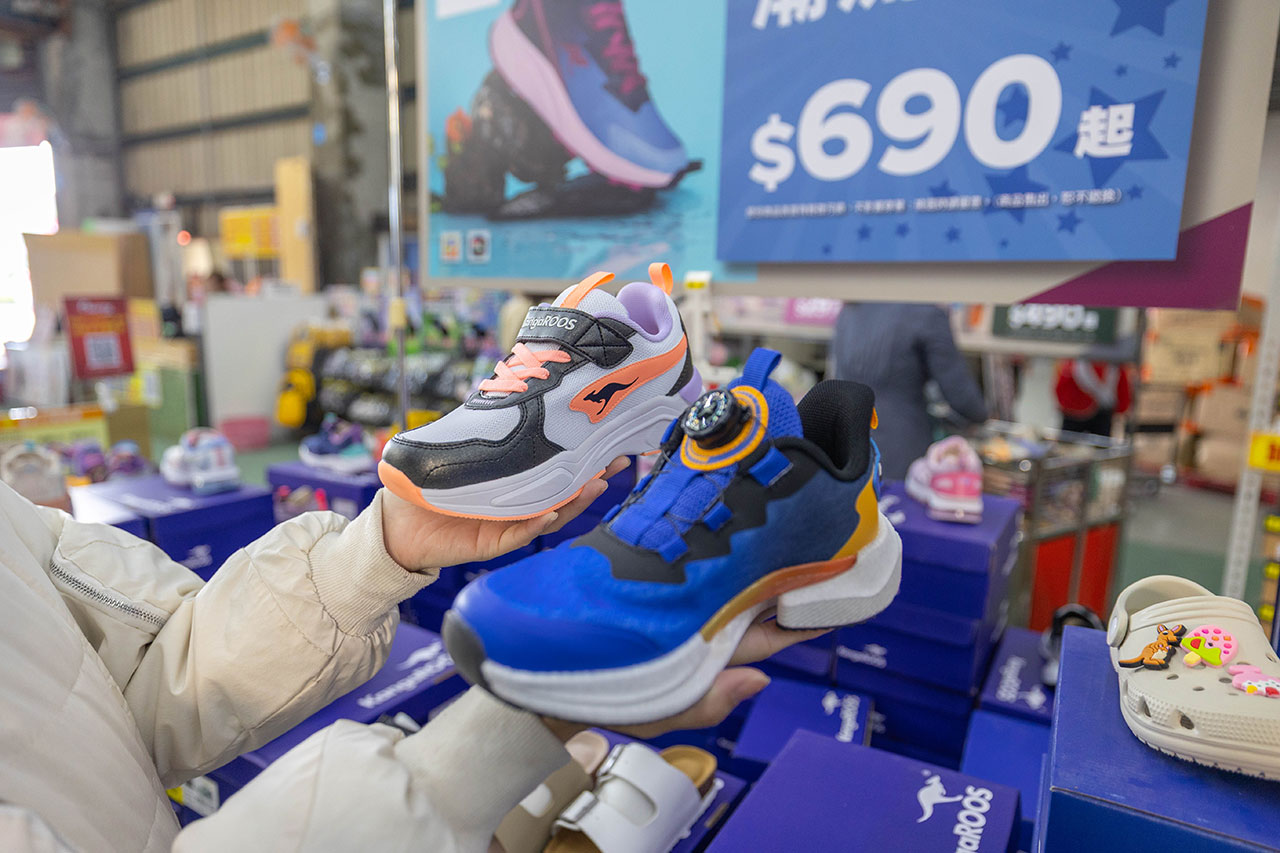 美力運動世界 台中中清特賣會開倉!童鞋、休閒鞋、戶外運動鞋早鳥全館下殺1折起,還有早鳥活動特賣金額再打8折,最新大雅鞋子特賣會報到! 82 美力運動世界 台中中清特賣會開倉!童鞋、休閒鞋、戶外運動鞋早鳥全館下殺1折起,還有早鳥活動特賣金額再打8折,最新大雅鞋子特賣會報到! 81