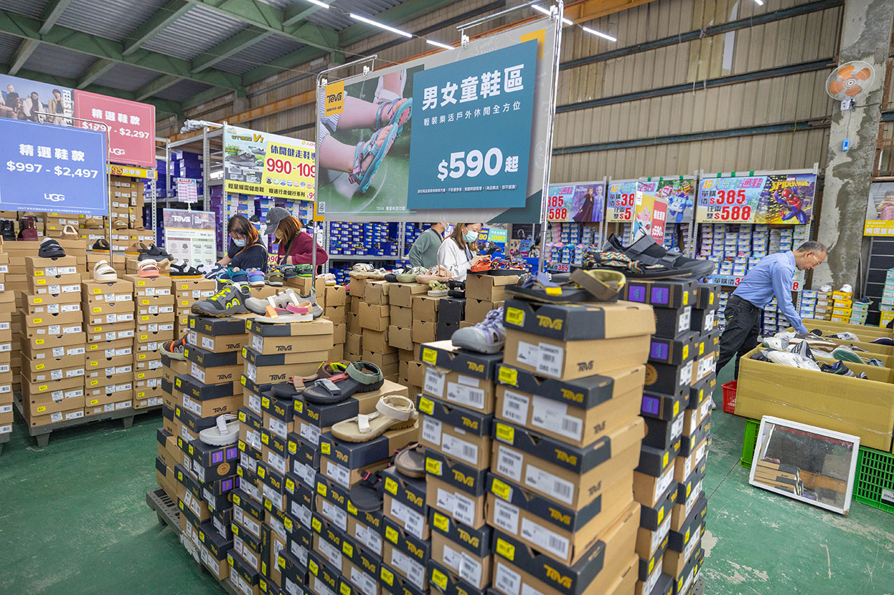 美力運動世界 台中中清特賣會開倉!童鞋、休閒鞋、戶外運動鞋早鳥全館下殺1折起,還有早鳥活動特賣金額再打8折,最新大雅鞋子特賣會報到! 102 美力運動世界 台中中清特賣會開倉!童鞋、休閒鞋、戶外運動鞋早鳥全館下殺1折起,還有早鳥活動特賣金額再打8折,最新大雅鞋子特賣會報到! 101