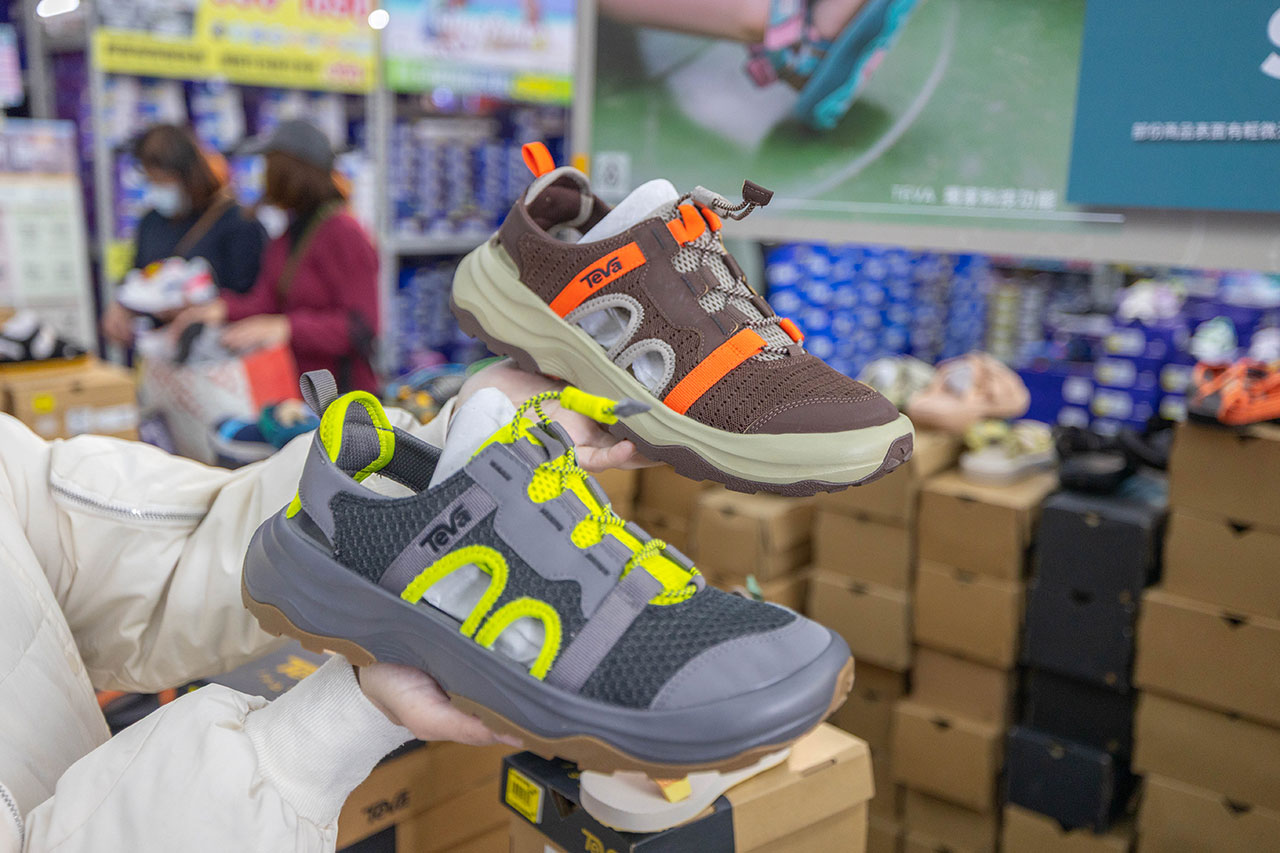 美力運動世界 台中中清特賣會開倉！童鞋、休閒鞋、戶外運動鞋早鳥全館下殺1折起，還有早鳥活動特賣金額再打8折，最新大雅鞋子特賣會報到！ 103