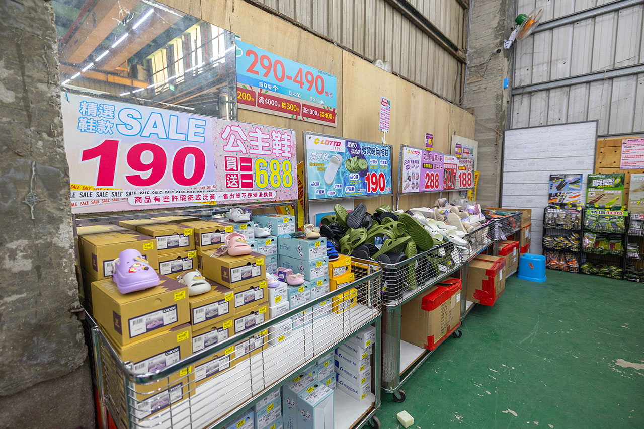 美力運動世界 台中中清特賣會開倉!童鞋、休閒鞋、戶外運動鞋早鳥全館下殺1折起,還有早鳥活動特賣金額再打8折,最新大雅鞋子特賣會報到! 60 美力運動世界 台中中清特賣會開倉!童鞋、休閒鞋、戶外運動鞋早鳥全館下殺1折起,還有早鳥活動特賣金額再打8折,最新大雅鞋子特賣會報到! 59