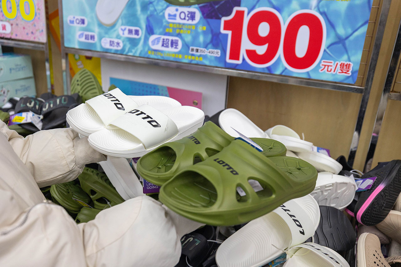 美力運動世界 台中中清特賣會開倉!童鞋、休閒鞋、戶外運動鞋早鳥全館下殺1折起,還有早鳥活動特賣金額再打8折,最新大雅鞋子特賣會報到! 62 美力運動世界 台中中清特賣會開倉!童鞋、休閒鞋、戶外運動鞋早鳥全館下殺1折起,還有早鳥活動特賣金額再打8折,最新大雅鞋子特賣會報到! 61