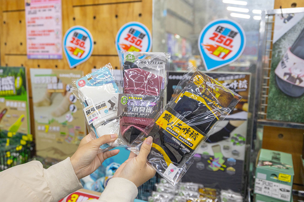 美力運動世界 台中中清特賣會開倉！童鞋、休閒鞋、戶外運動鞋早鳥全館下殺1折起，還有早鳥活動特賣金額再打8折，最新大雅鞋子特賣會報到！ 153