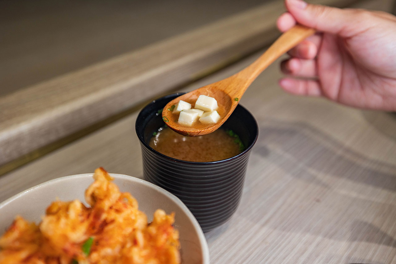 【台中無菜單推薦】船艙せんしつ 天 料理：頂級天婦羅 Omakase 究極盛宴，九州松葉蟹、海膽鮪魚海苔包，最新2026台中北屯區美食推薦 77