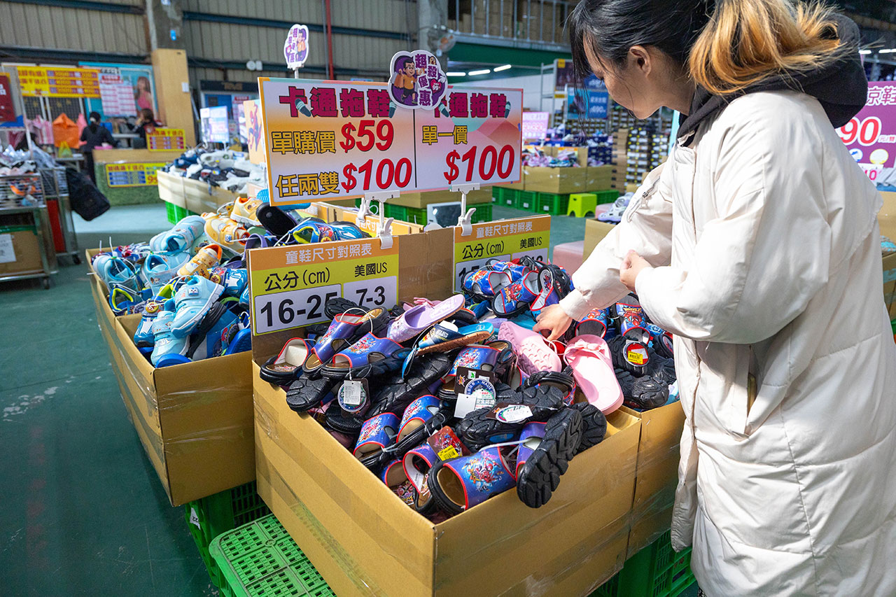 美力運動世界 台中中清特賣會開倉!童鞋、休閒鞋、戶外運動鞋早鳥全館下殺1折起,還有早鳥活動特賣金額再打8折,最新大雅鞋子特賣會報到! 28 美力運動世界 台中中清特賣會開倉!童鞋、休閒鞋、戶外運動鞋早鳥全館下殺1折起,還有早鳥活動特賣金額再打8折,最新大雅鞋子特賣會報到! 27