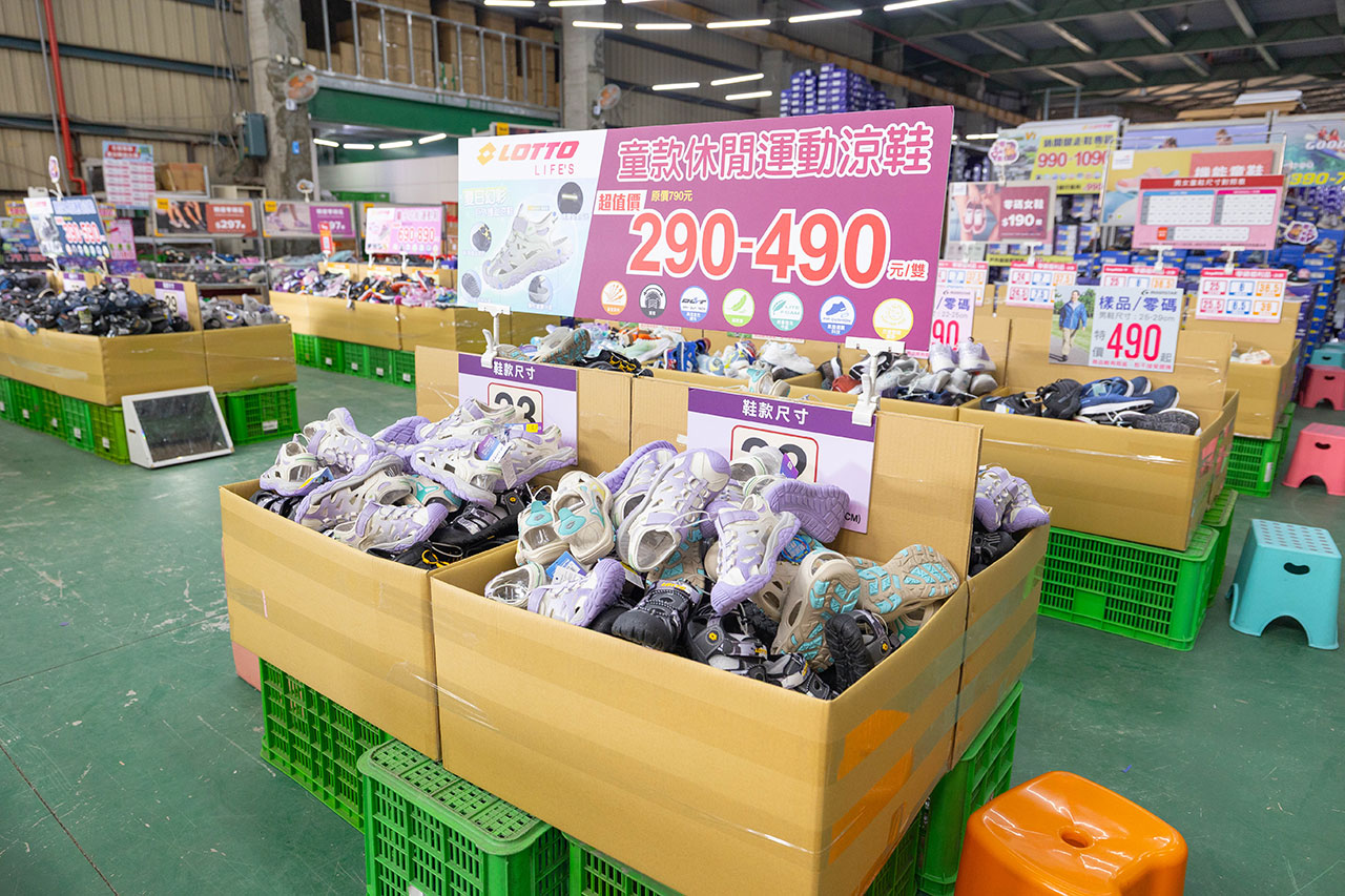 美力運動世界 台中中清特賣會開倉!童鞋、休閒鞋、戶外運動鞋早鳥全館下殺1折起,還有早鳥活動特賣金額再打8折,最新大雅鞋子特賣會報到! 36 美力運動世界 台中中清特賣會開倉!童鞋、休閒鞋、戶外運動鞋早鳥全館下殺1折起,還有早鳥活動特賣金額再打8折,最新大雅鞋子特賣會報到! 35
