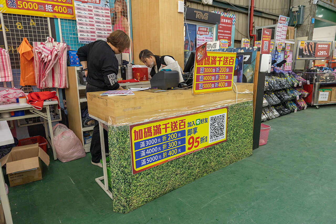 美力運動世界 台中中清特賣會開倉!童鞋、休閒鞋、戶外運動鞋早鳥全館下殺1折起,還有早鳥活動特賣金額再打8折,最新大雅鞋子特賣會報到! 16 美力運動世界 台中中清特賣會開倉!童鞋、休閒鞋、戶外運動鞋早鳥全館下殺1折起,還有早鳥活動特賣金額再打8折,最新大雅鞋子特賣會報到! 15