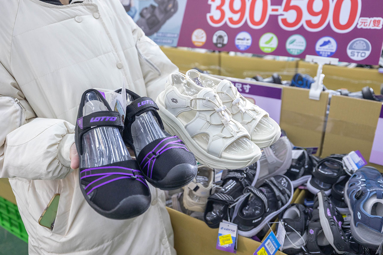 美力運動世界 台中中清特賣會開倉!童鞋、休閒鞋、戶外運動鞋早鳥全館下殺1折起,還有早鳥活動特賣金額再打8折,最新大雅鞋子特賣會報到! 56 美力運動世界 台中中清特賣會開倉!童鞋、休閒鞋、戶外運動鞋早鳥全館下殺1折起,還有早鳥活動特賣金額再打8折,最新大雅鞋子特賣會報到! 55