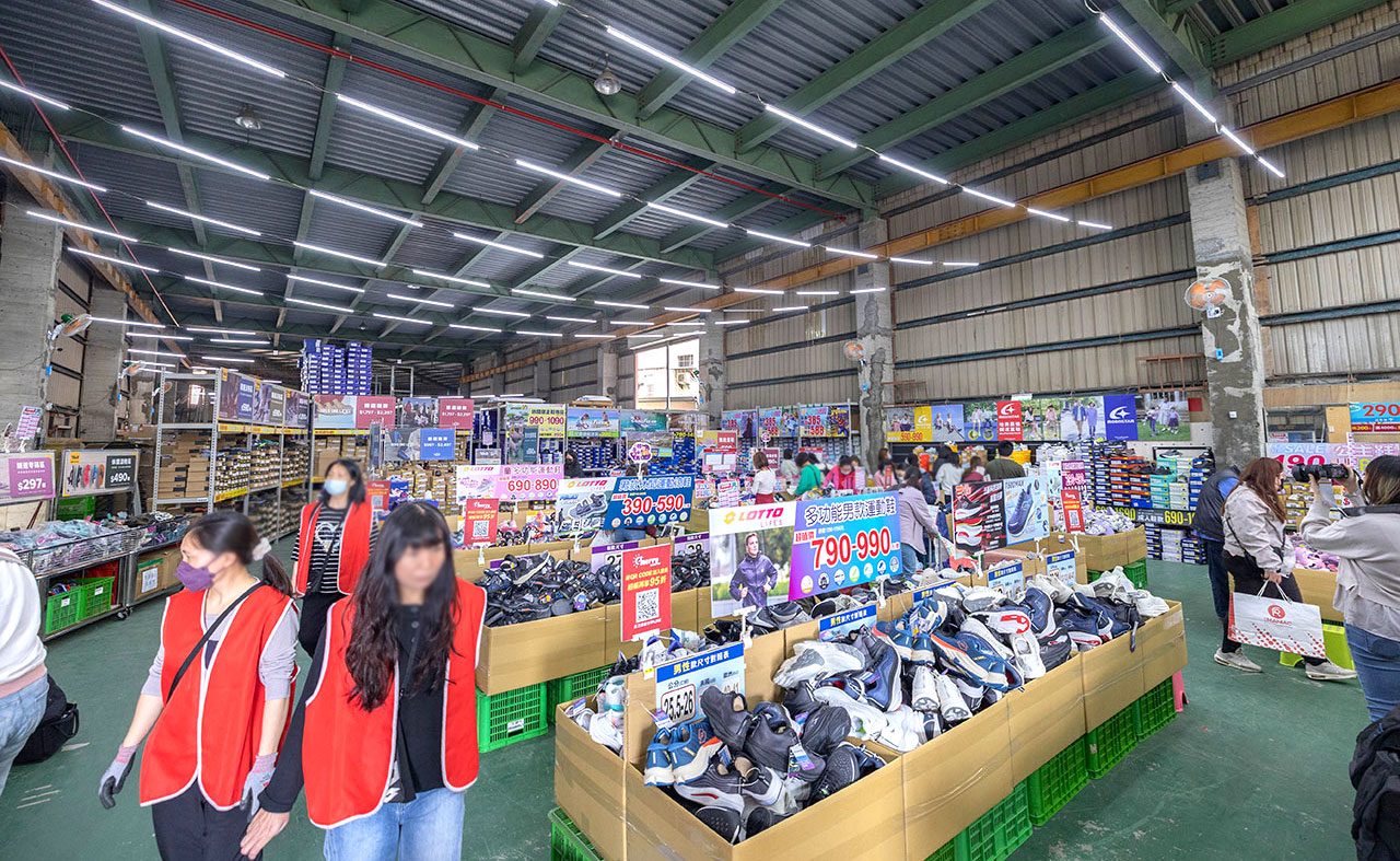 美力運動世界 台中中清特賣會開倉!童鞋、休閒鞋、戶外運動鞋早鳥全館下殺1折起,還有早鳥活動特賣金額再打8折,最新大雅鞋子特賣會報到! 4 美力運動世界 台中中清特賣會開倉!童鞋、休閒鞋、戶外運動鞋早鳥全館下殺1折起,還有早鳥活動特賣金額再打8折,最新大雅鞋子特賣會報到! 3