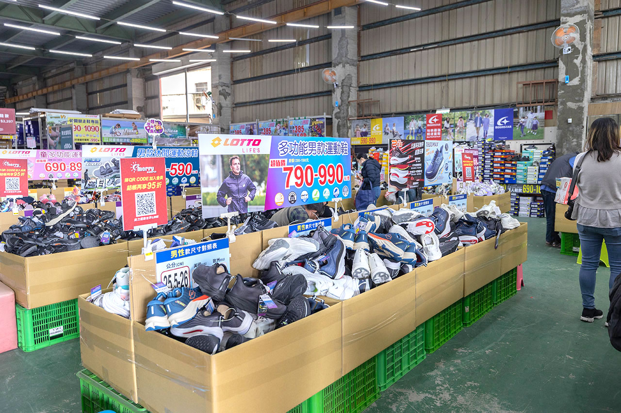 美力運動世界 台中中清特賣會開倉!童鞋、休閒鞋、戶外運動鞋早鳥全館下殺1折起,還有早鳥活動特賣金額再打8折,最新大雅鞋子特賣會報到! 50 美力運動世界 台中中清特賣會開倉!童鞋、休閒鞋、戶外運動鞋早鳥全館下殺1折起,還有早鳥活動特賣金額再打8折,最新大雅鞋子特賣會報到! 49