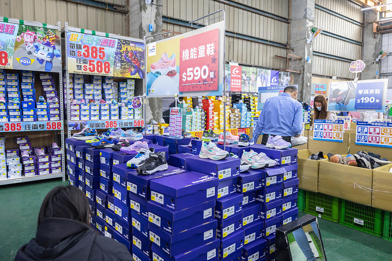 美力運動世界 台中中清特賣會開倉!童鞋、休閒鞋、戶外運動鞋早鳥全館下殺1折起,還有早鳥活動特賣金額再打8折,最新大雅鞋子特賣會報到! 74 美力運動世界 台中中清特賣會開倉!童鞋、休閒鞋、戶外運動鞋早鳥全館下殺1折起,還有早鳥活動特賣金額再打8折,最新大雅鞋子特賣會報到! 73