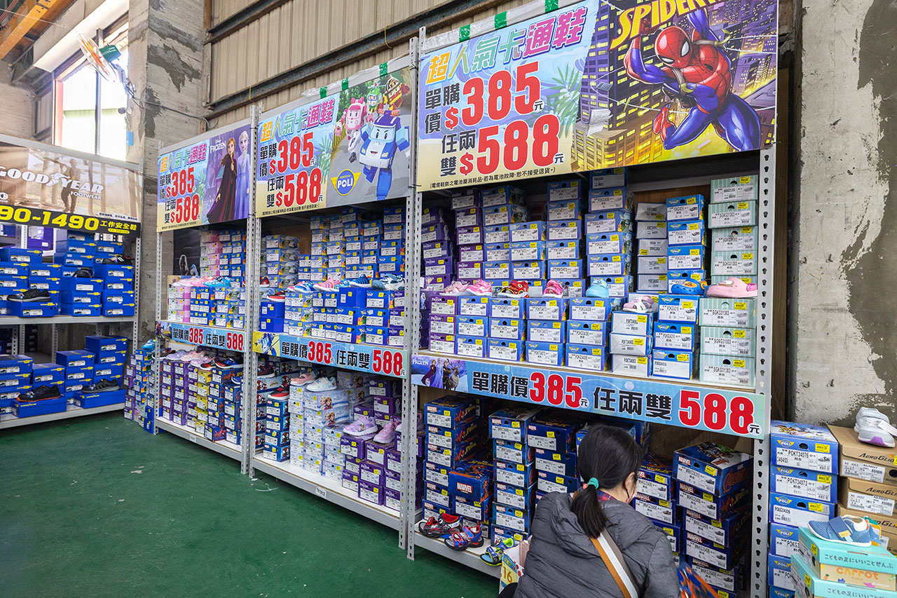 美力運動世界 台中中清特賣會開倉!童鞋、休閒鞋、戶外運動鞋早鳥全館下殺1折起,還有早鳥活動特賣金額再打8折,最新大雅鞋子特賣會報到! 24 美力運動世界 台中中清特賣會開倉!童鞋、休閒鞋、戶外運動鞋早鳥全館下殺1折起,還有早鳥活動特賣金額再打8折,最新大雅鞋子特賣會報到! 23