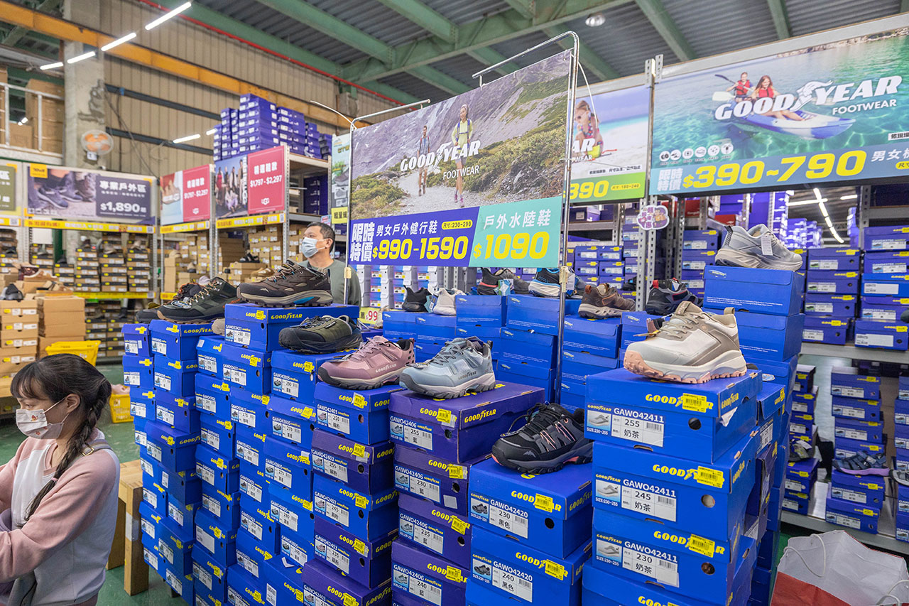 美力運動世界 台中中清特賣會開倉!童鞋、休閒鞋、戶外運動鞋早鳥全館下殺1折起,還有早鳥活動特賣金額再打8折,最新大雅鞋子特賣會報到! 134 美力運動世界 台中中清特賣會開倉!童鞋、休閒鞋、戶外運動鞋早鳥全館下殺1折起,還有早鳥活動特賣金額再打8折,最新大雅鞋子特賣會報到! 133