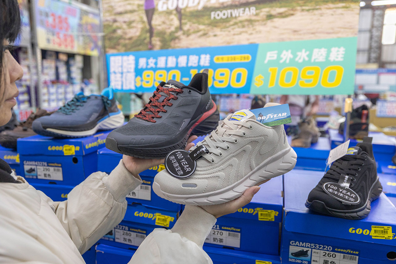 美力運動世界 台中中清特賣會開倉!童鞋、休閒鞋、戶外運動鞋早鳥全館下殺1折起,還有早鳥活動特賣金額再打8折,最新大雅鞋子特賣會報到! 136 美力運動世界 台中中清特賣會開倉!童鞋、休閒鞋、戶外運動鞋早鳥全館下殺1折起,還有早鳥活動特賣金額再打8折,最新大雅鞋子特賣會報到! 135