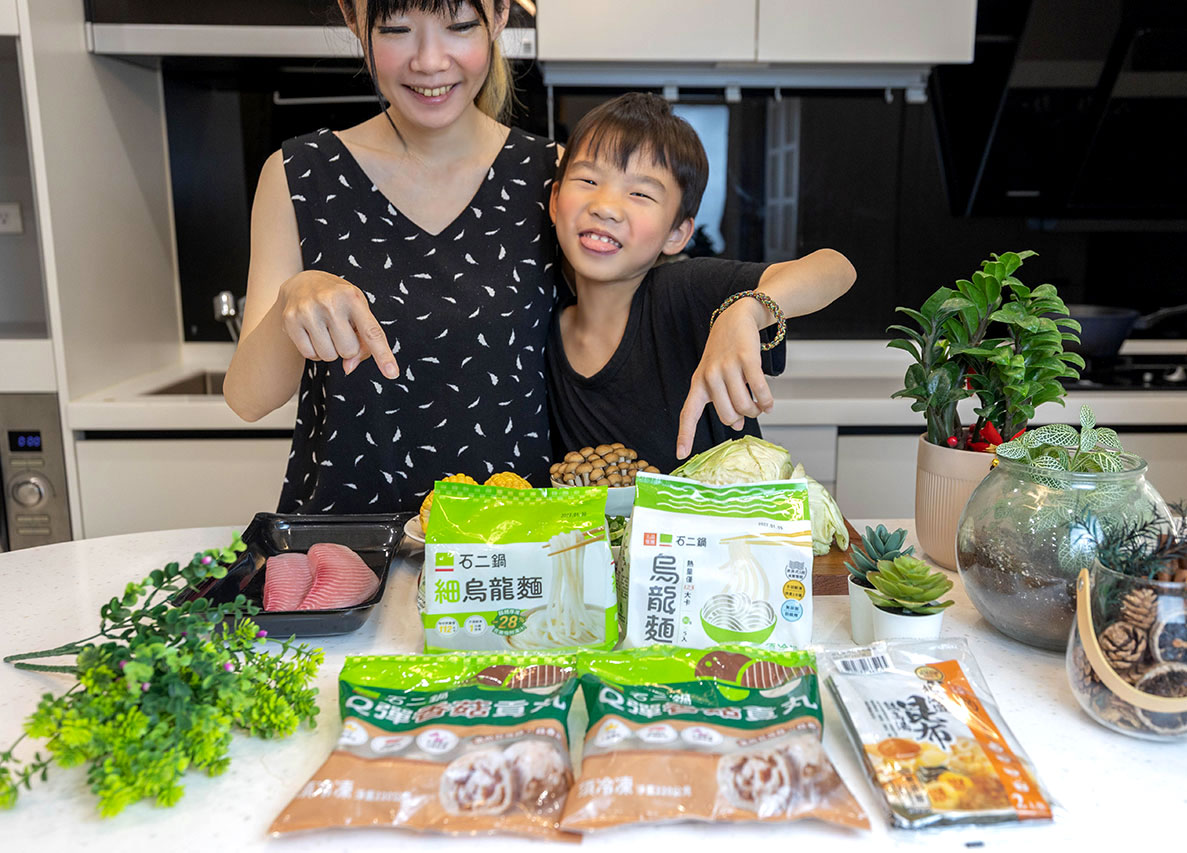 【女王激推】母親節全家在家吃王品!「聚+石二鍋」石二鍋烏龍麵、香菇貢丸,聚北海道昆布熬高湯神級必囤美味單品,5分鐘在家變出五星級溫馨大餐! 【女王激推】母親節全家在家吃王品!「聚+石二鍋」石二鍋烏龍麵、香菇貢丸,聚北海道昆布熬高湯神級必囤美味單品,5分鐘在家變出五星級溫馨大餐!