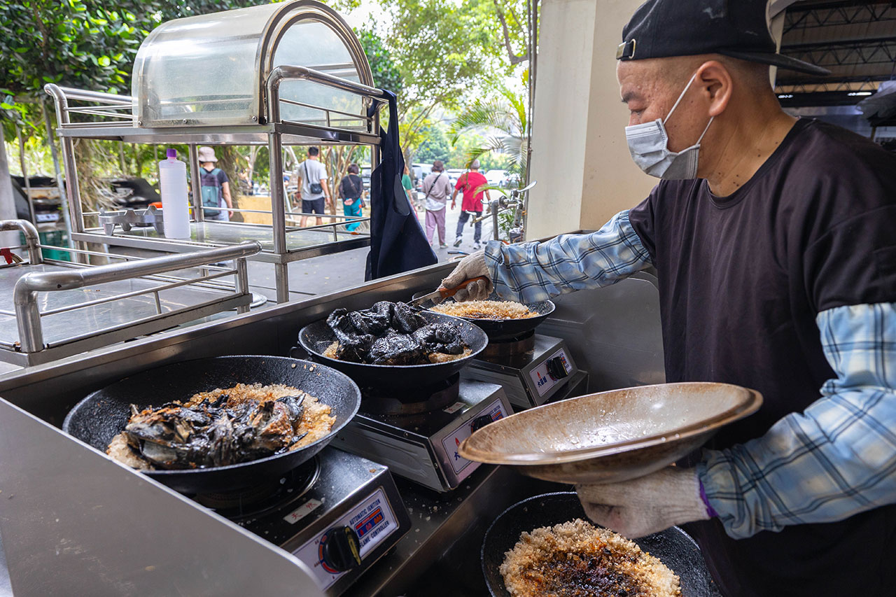 綠野山莊 花園餐廳,高雄隱藏版小火車送餐!爆汁鹽焗雞、超澎湃桌菜秘境,最新 2026 高雄合菜聚餐首選地圖 332 綠野山莊 花園餐廳,高雄隱藏版小火車送餐!爆汁鹽焗雞、超澎湃桌菜秘境,最新 2026 高雄合菜聚餐首選地圖 331