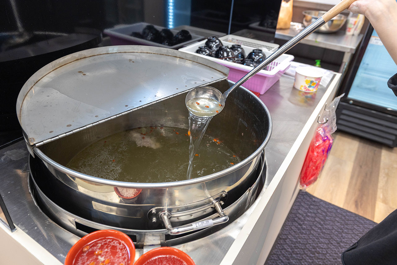 酉金鵝 興大店，最新台中美食報到！開幕期間全店 9 折起，超香無骨鵝肉飯、獨門涼拌小菜一吃上癮，必吃 2026 台中小吃推薦 55