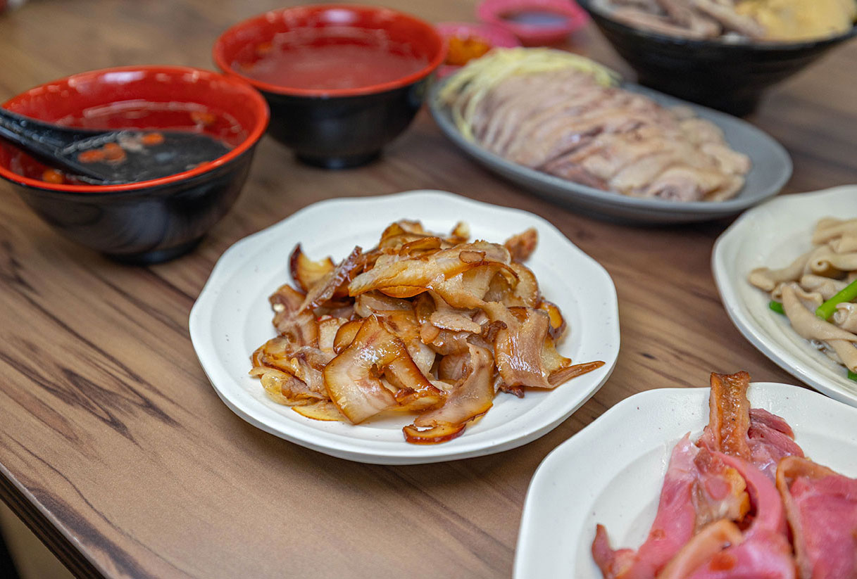 酉金鵝 興大店，最新台中美食報到！開幕期間全店 9 折起，超香無骨鵝肉飯、獨門涼拌小菜一吃上癮，必吃 2026 台中小吃推薦 35