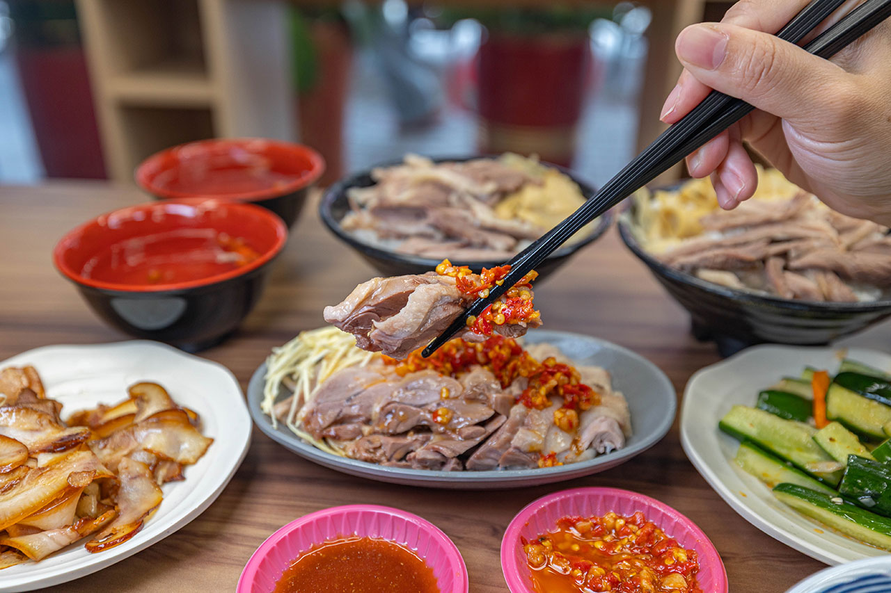 酉金鵝 興大店，最新台中美食報到！開幕期間全店 9 折起，超香無骨鵝肉飯、獨門涼拌小菜一吃上癮，必吃 2026 台中小吃推薦 31