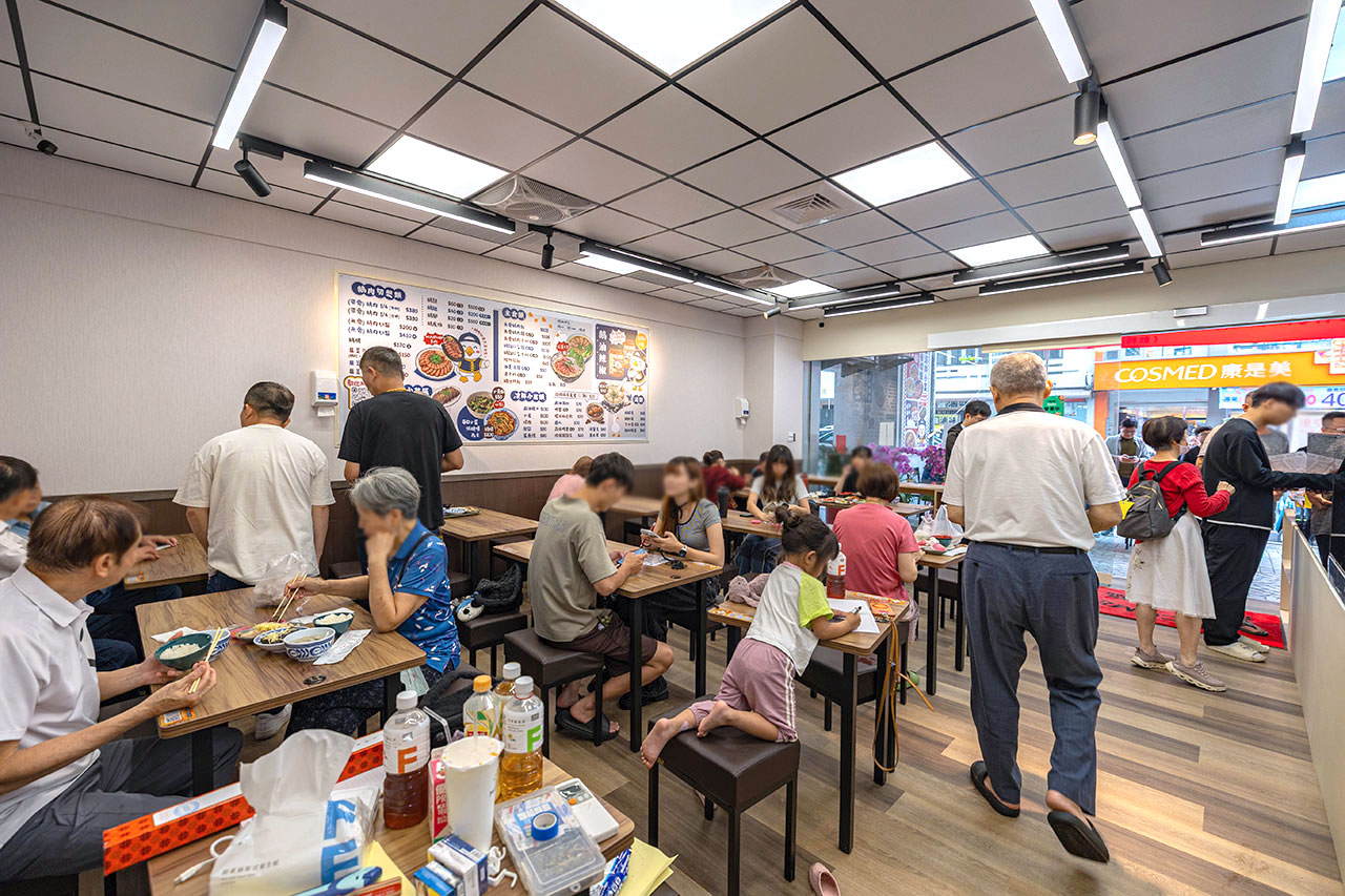 酉金鵝 興大店，最新台中美食報到！開幕期間全店 9 折起，超香無骨鵝肉飯、獨門涼拌小菜一吃上癮，必吃 2026 台中小吃推薦 15