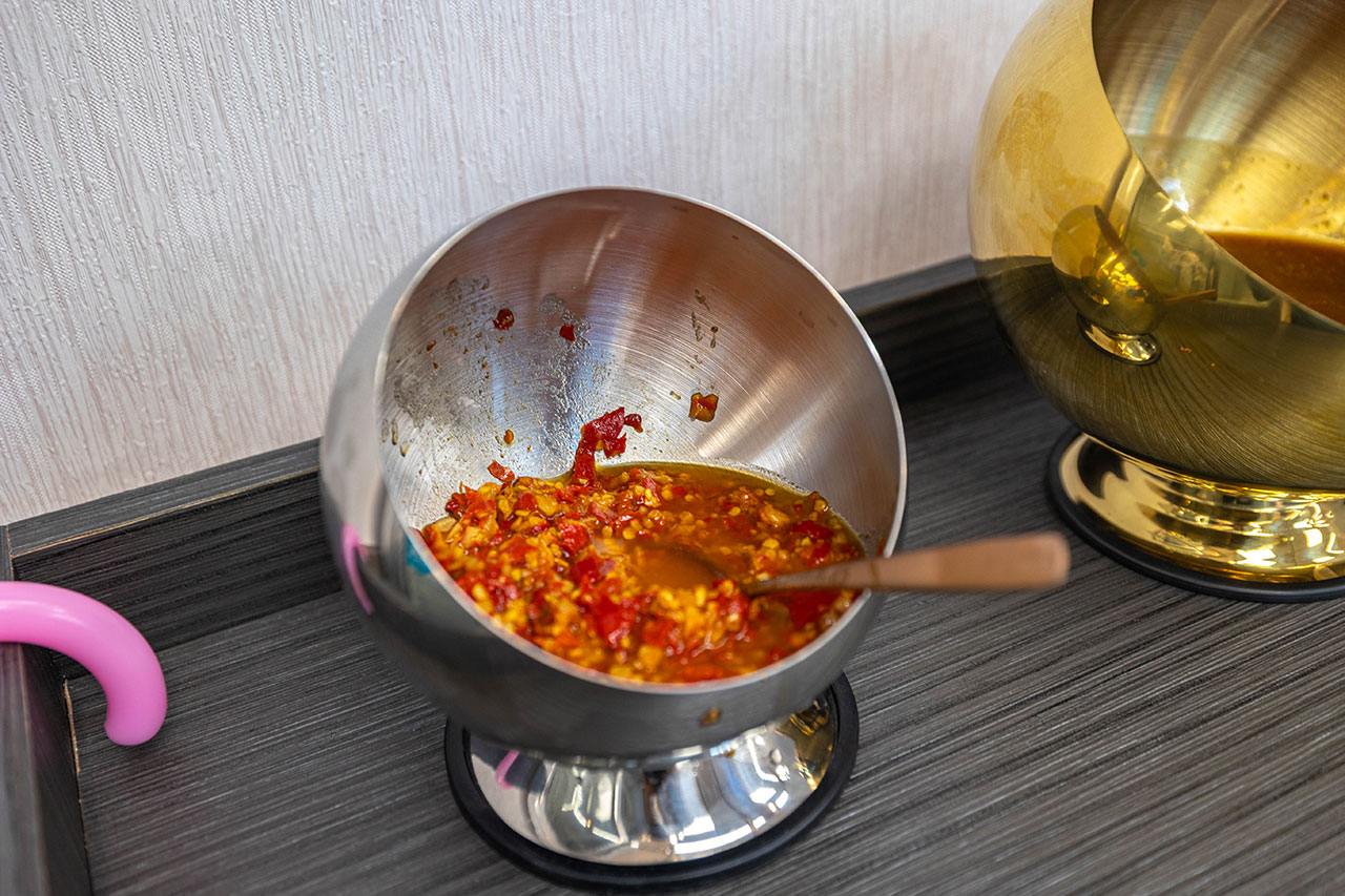 酉金鵝 興大店，最新台中美食報到！開幕期間全店 9 折起，超香無骨鵝肉飯、獨門涼拌小菜一吃上癮，必吃 2026 台中小吃推薦 29