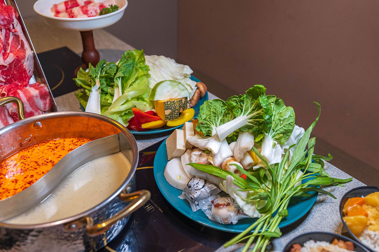 月團圓雞湯鍋 美術園道店|最新台中吃到飽火鍋40樣以上自助吧,超香皮蛋香菜火鍋一人就能獨享吃到飽,2026台中西區美食推薦 870 月團圓雞湯鍋 美術園道店|最新台中吃到飽火鍋40樣以上自助吧,超香皮蛋香菜火鍋一人就能獨享吃到飽,2026台中西區美食推薦 869