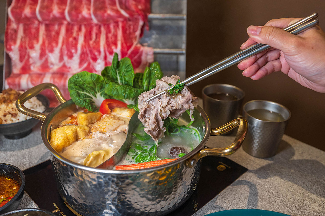 月團圓雞湯鍋 美術園道店|最新台中吃到飽火鍋40樣以上自助吧,超香皮蛋香菜火鍋一人就能獨享吃到飽,2026台中西區美食推薦 916 月團圓雞湯鍋 美術園道店|最新台中吃到飽火鍋40樣以上自助吧,超香皮蛋香菜火鍋一人就能獨享吃到飽,2026台中西區美食推薦 915