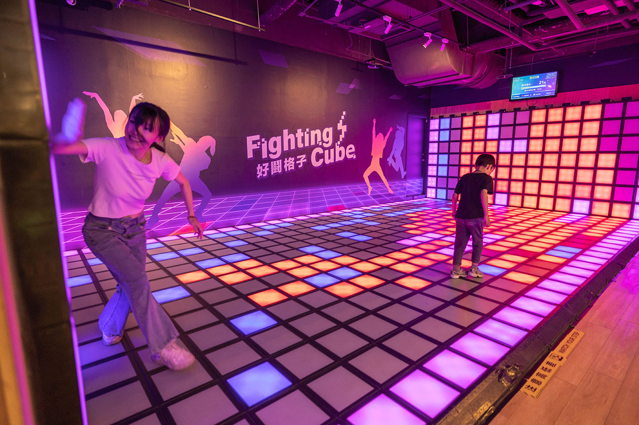 【2026台中景點】鬪次元科技運動：HADO AR電子躲避球挑戰最強台中室內聚會團建運動！好鬪格子超好玩反應力+智力的雙重考驗，台中西區景點推薦 61