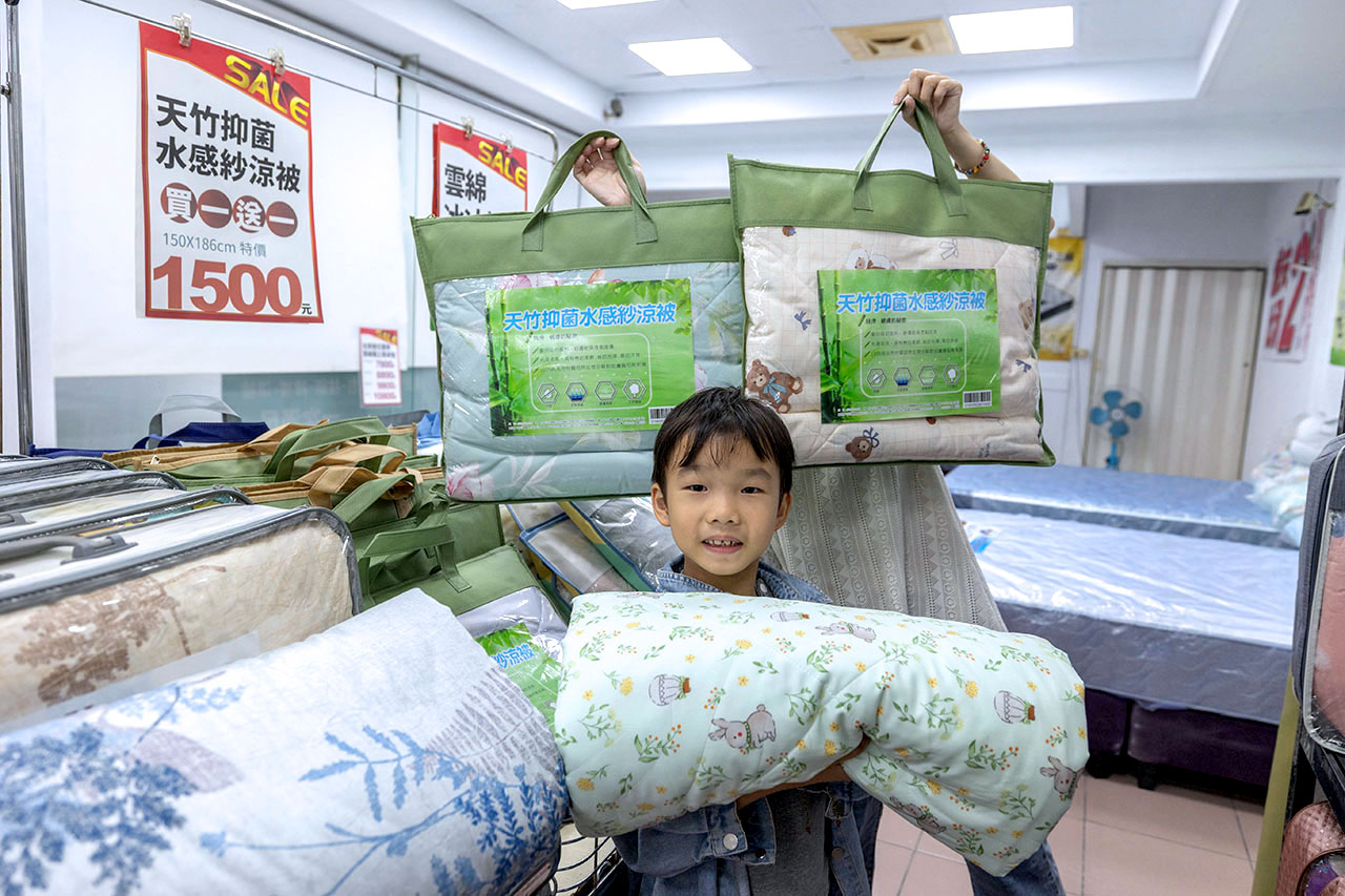 多寶寢具暢貨中心!最新草屯寢具特賣會開倉,天絲床包、枕頭、被子、床墊全館 2 折起!最新 2026 草屯寢具特賣會 1079 多寶寢具暢貨中心!最新草屯寢具特賣會開倉,天絲床包、枕頭、被子、床墊全館 2 折起!最新 2026 草屯寢具特賣會 1078