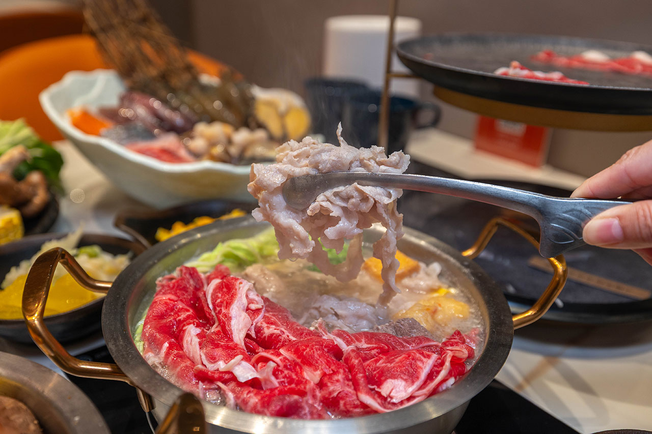 桔日鍋物 彰化員林4.9 分神級吃到飽火鍋！爆量肉片海陸饗宴60樣小菜自助吧隨你吃，超特色湯底滑嫩蒸蛋鍋，2026員林美食推薦 71