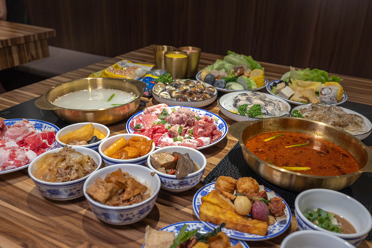 真涮吃到飽火鍋 竹南店，必吃苗栗美食吃到飽！399起牛豬雞羊8種肉品無限吃到飽，還有多種蔬食吧飲料等你吃，2026苗栗竹南美食推薦