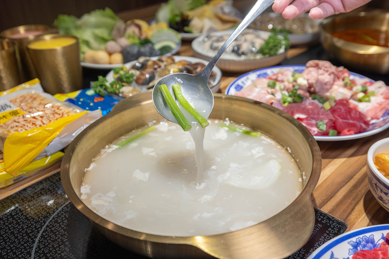 真涮吃到飽火鍋 竹南店，必吃苗栗美食吃到飽！399起牛豬雞羊8種肉品無限吃到飽，還有多種蔬食吧飲料等你吃，2026苗栗竹南美食推薦 39