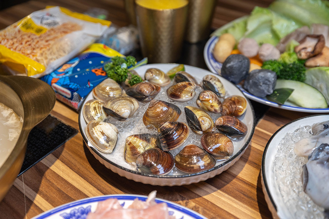 真涮吃到飽火鍋 竹南店，必吃苗栗美食吃到飽！399起牛豬雞羊8種肉品無限吃到飽，還有多種蔬食吧飲料等你吃，2026苗栗竹南美食推薦 47