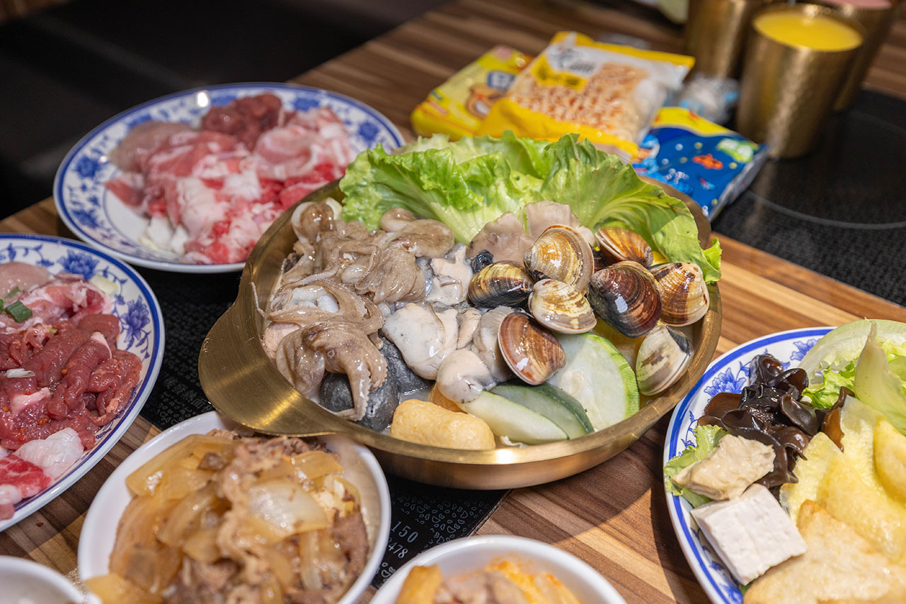 真涮吃到飽火鍋 竹南店，必吃苗栗美食吃到飽！399起牛豬雞羊8種肉品無限吃到飽，還有多種蔬食吧飲料等你吃，2026苗栗竹南美食推薦 49