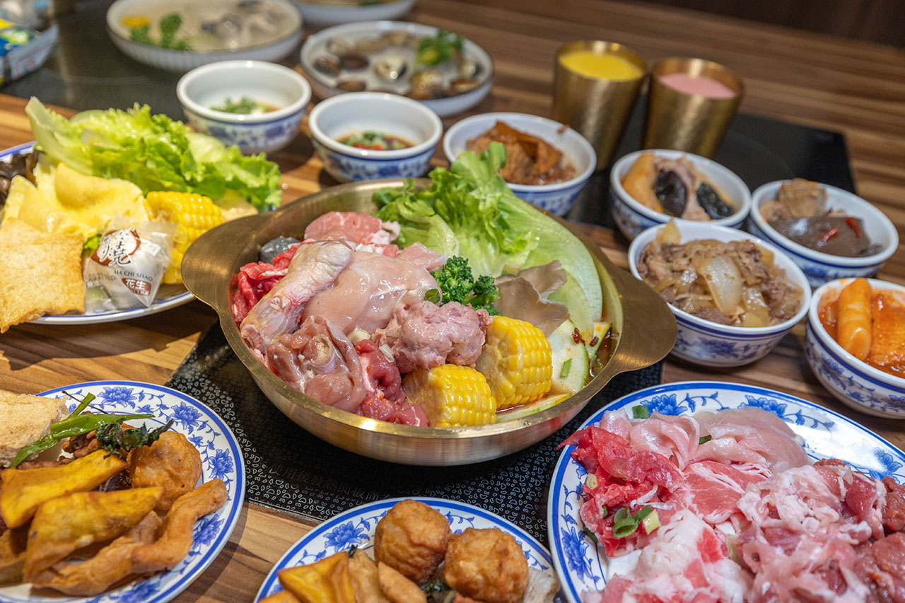真涮吃到飽火鍋 竹南店，必吃苗栗美食吃到飽！399起牛豬雞羊8種肉品無限吃到飽，還有多種蔬食吧飲料等你吃，2026苗栗竹南美食推薦 55