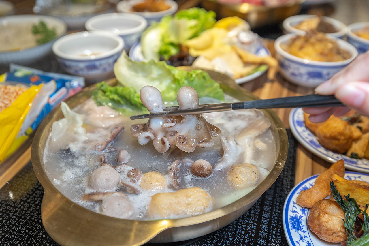 真涮吃到飽火鍋 竹南店，必吃苗栗美食吃到飽！399起牛豬雞羊8種肉品無限吃到飽，還有多種蔬食吧飲料等你吃，2026苗栗竹南美食推薦 43