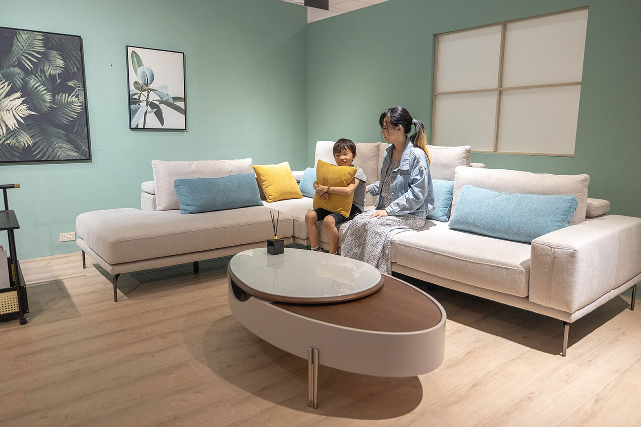 所丘家居 台灣製造工廠直營，全台連鎖十年保固！功能沙發、客製化沙發，組合沙發多種家具等你來挑選，上百坪沙發體驗館2026家具行推薦 23