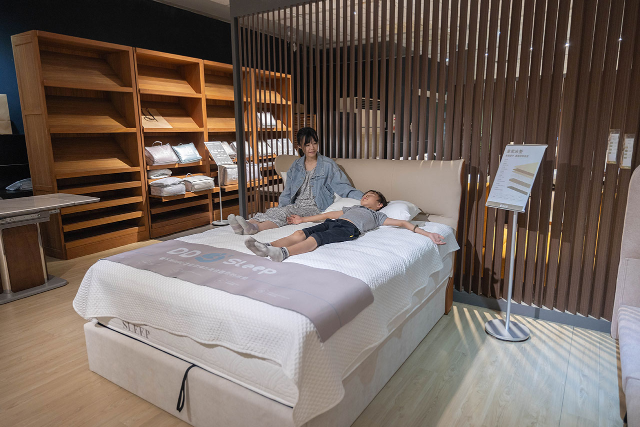所丘家居 台灣製造工廠直營，全台連鎖十年保固！功能沙發、客製化沙發，組合沙發多種家具等你來挑選，上百坪沙發體驗館2026家具行推薦 37