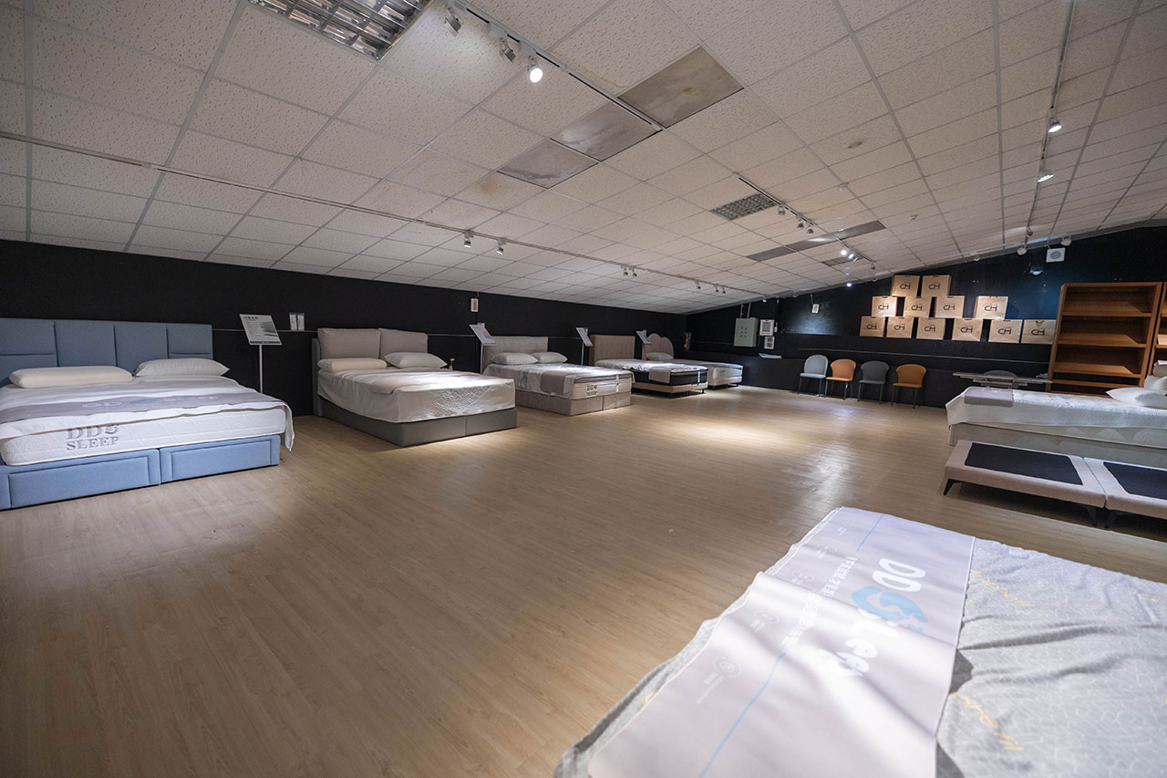 所丘家居 台灣製造工廠直營，全台連鎖十年保固！功能沙發、客製化沙發，組合沙發多種家具等你來挑選，上百坪沙發體驗館2026家具行推薦 35