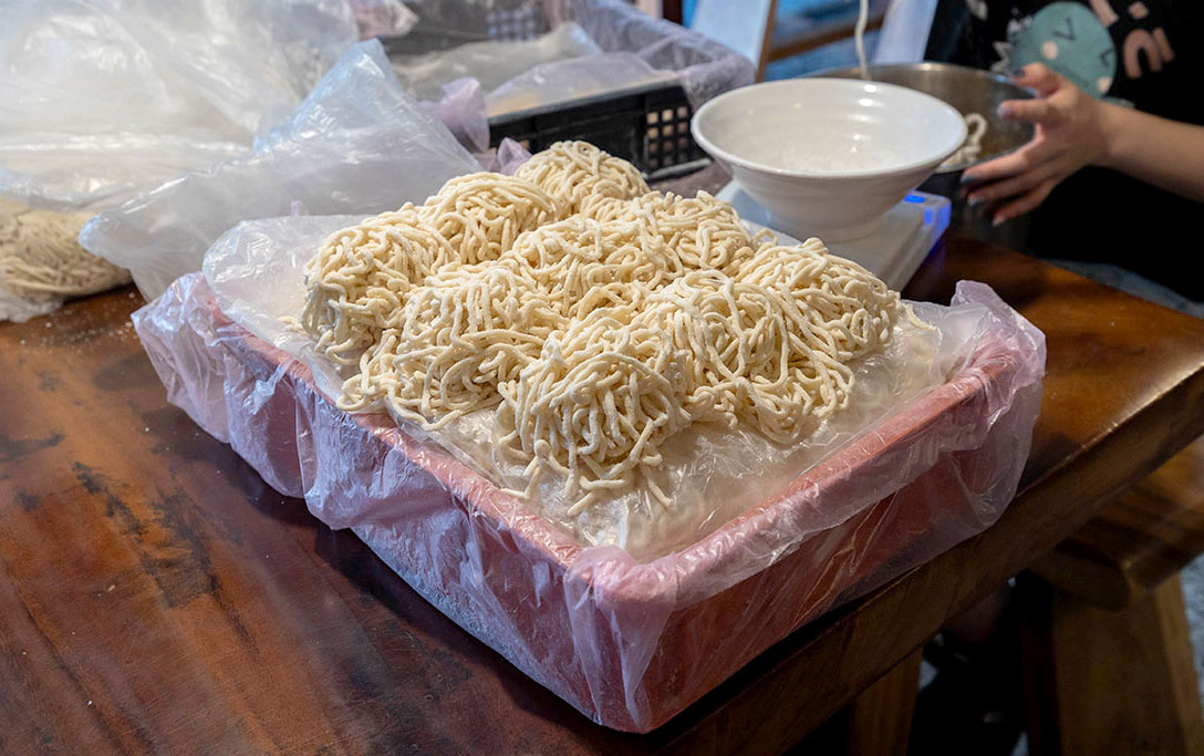 脂硯齋牛肉麵 桃園超好吃隱藏版牛肉麵!每日4小時慢火牛肉精燉,大塊牛超濃郁湯頭一吃上癮的桃園小吃,2026桃園大園美食推薦 18 脂硯齋牛肉麵 桃園超好吃隱藏版牛肉麵!每日4小時慢火牛肉精燉,大塊牛超濃郁湯頭一吃上癮的桃園小吃,2026桃園大園美食推薦 17