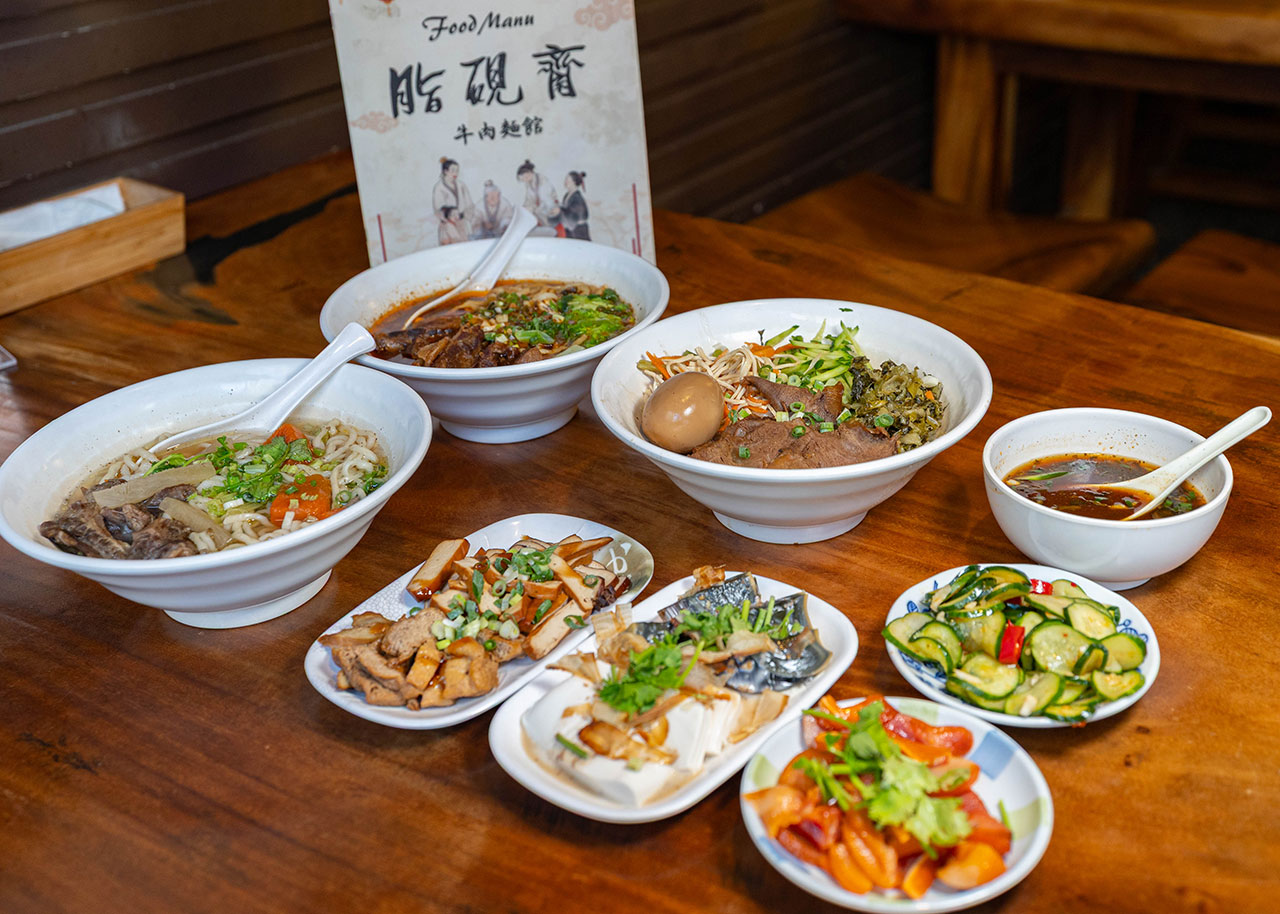 脂硯齋牛肉麵 桃園超好吃隱藏版牛肉麵!每日4小時慢火牛肉精燉,大塊牛超濃郁湯頭一吃上癮的桃園小吃,2026桃園大園美食推薦 脂硯齋牛肉麵 桃園超好吃隱藏版牛肉麵!每日4小時慢火牛肉精燉,大塊牛超濃郁湯頭一吃上癮的桃園小吃,2026桃園大園美食推薦