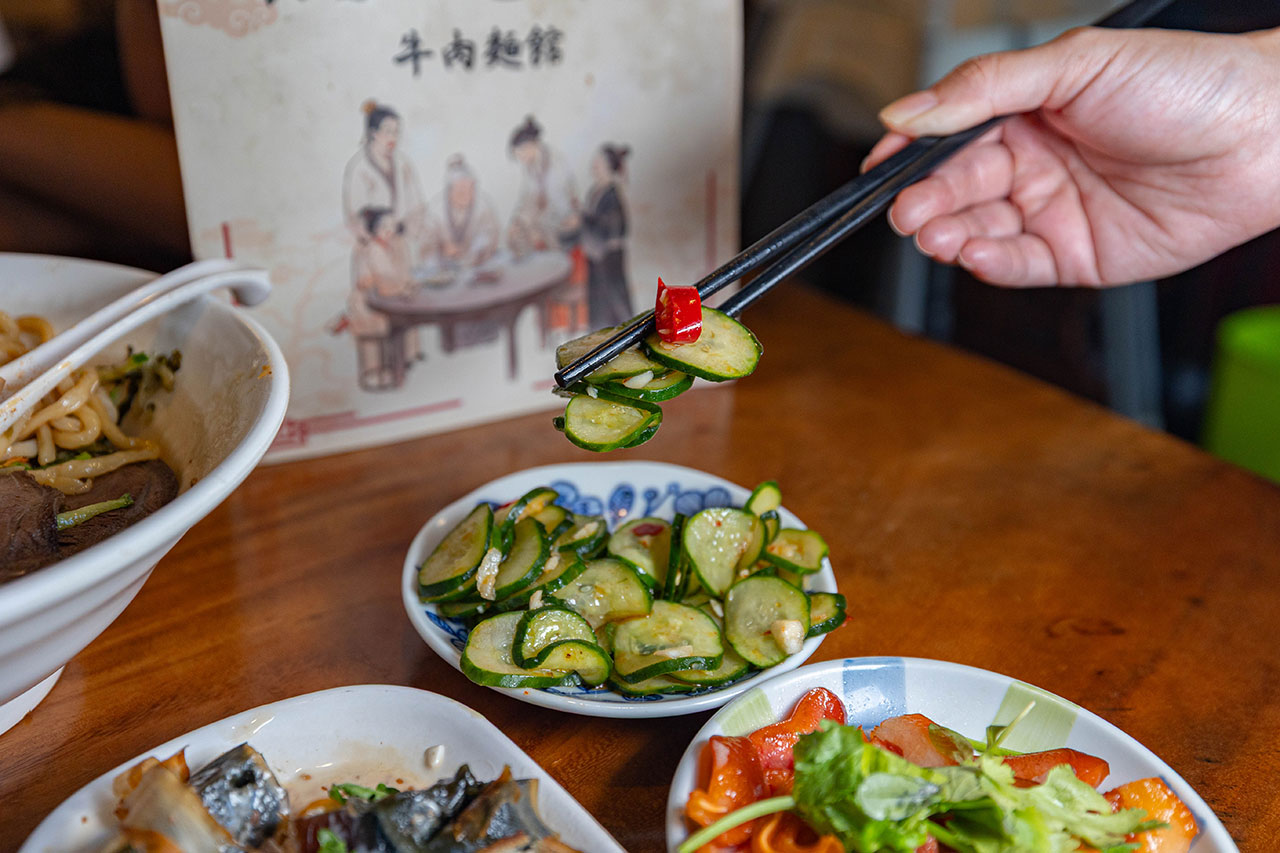 脂硯齋牛肉麵 桃園超好吃隱藏版牛肉麵!每日4小時慢火牛肉精燉,大塊牛超濃郁湯頭一吃上癮的桃園小吃,2026桃園大園美食推薦 60 脂硯齋牛肉麵 桃園超好吃隱藏版牛肉麵!每日4小時慢火牛肉精燉,大塊牛超濃郁湯頭一吃上癮的桃園小吃,2026桃園大園美食推薦 59