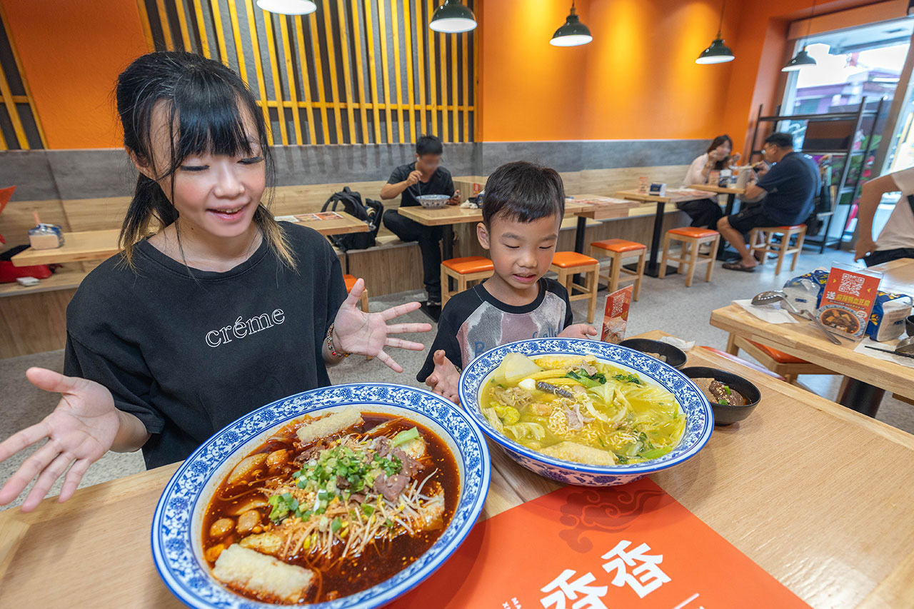 冒香香一中店,比臉大巨無霸川菜鍋物,紅油冒菜鍋香辣湯底14豐富配料讓你一次大飽口福,台中北區美食推薦 138 冒香香一中店,比臉大巨無霸川菜鍋物,紅油冒菜鍋香辣湯底14豐富配料讓你一次大飽口福,台中北區美食推薦 137